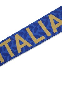 Blå tørklæde med et bladmønster og fed guldtekst, der læser "ITALIA." Lavet af blødt, tekstureret materiale, har det en flad, rektangulær form.