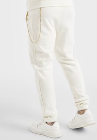 SIKSILK Teplákové kalhoty - off-white