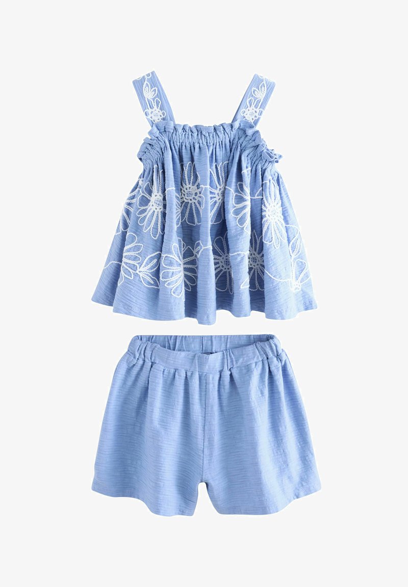 Haut sans manches bleu clair avec broderie florale blanche et shorts assortis bleu clair à taille élastique pour enfants.