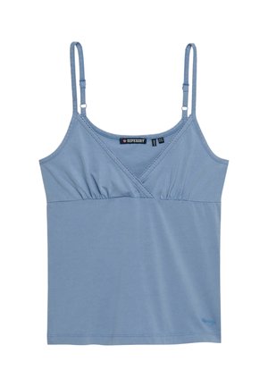 Débardeur à fines bretelles bleu clair avec un décolleté en V et un léger détail froncé sous la poitrine, orné d'un petit logo brodé près de l'ourlet.