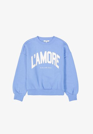 Sweatshirt bleu clair avec un col rond, silhouette oversize et poignets côtelés. Présente un texte imprimé blanc "L'AMORE" sur le devant.