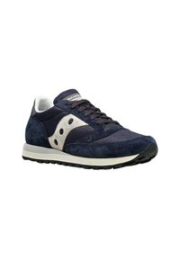 Sneaker in suede e rete blu navy con accento del logo bianco, suola intermedia bianca spessa, punta rotonda e suola esterna in gomma scura.