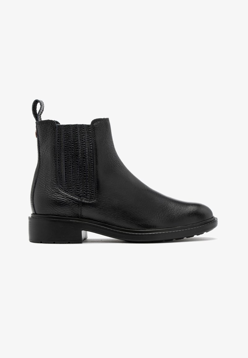 Bottes noires en cuir à la cheville avec panneaux latéraux élastiques, surface texturée, bout rond et talon bloc bas. Dotées d'une languette de tirage à l'arrière.