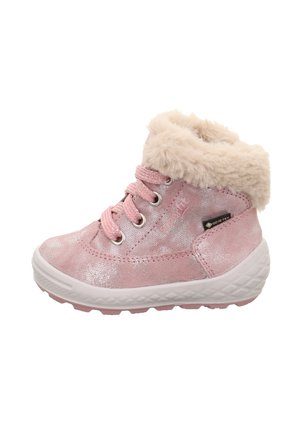 Rosa glitzernde Knöchelboots mit Kunstfellkragen, Schnürdesign, Gummisohle und wasserdichtem Etikett an der Seite angebracht. Texturierte Details vorhanden.