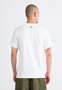 Jordan CREW - Tricou cu imprimeu - white