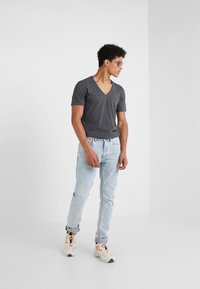 DRYKORN QUENTIN - T-shirt básica - grey