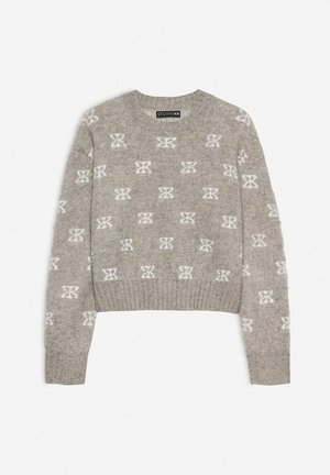 Grijze cropped trui gemaakt van zacht materiaal, met een herhaald wit abstract patroon, ribbelboord aan de hals en manchet.