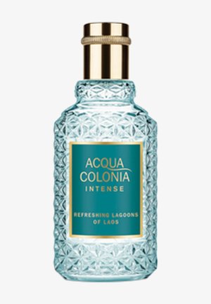 Flacon de parfum en verre décoratif avec un bouchon doré étiqueté "Acqua Colonia Intense Refreshing Lagoons of Laos".