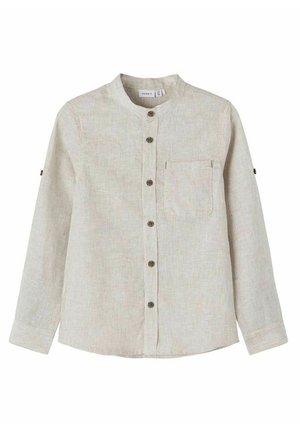 Langærmet beige linnedskjorte med mandarinkrave, knapper foran, en brystlomme og ærmer, der kan rulles op og fastgøres med knapstropper.