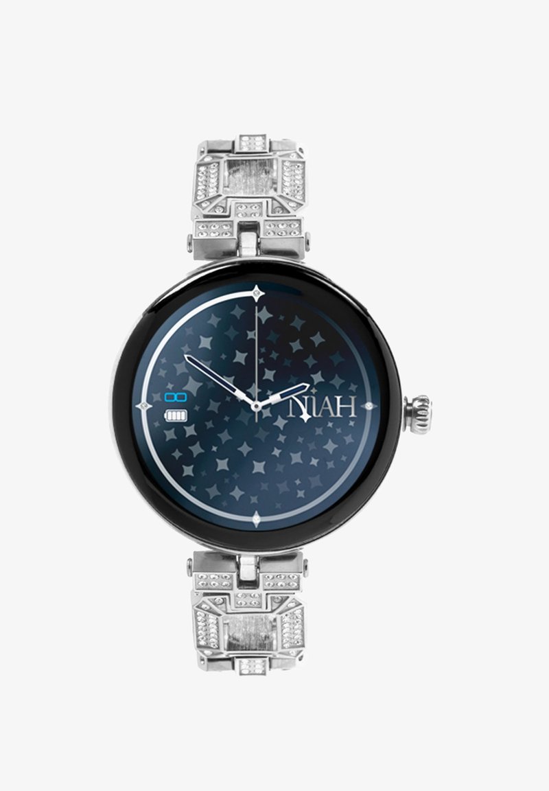 Ronde zilverkleurige horloge met een zwarte bezel, een donker sterrenpatroon op de wijzerplaat, zilveren wijzers en een gestructureerde zilveren armband versierd met kristallen.