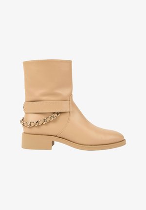 CHANEL, Bottines - beige