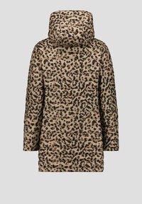 Abrigo acolchado con un patrón de estampado de leopardo en tonos marrón, negro y óxido. Presenta una capucha, mangas largas y un corte recto.