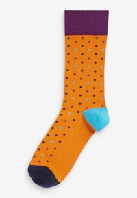 Orangene Socke mit lila Bündchen, navy-farbenem Zeh und hellblauem Fersenbereich. Verziert mit verstreuten Punkten in lila, blau und schwarz auf dem Körper.