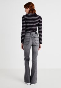 Lee BREESE - Trapezaste traperice - grey denim