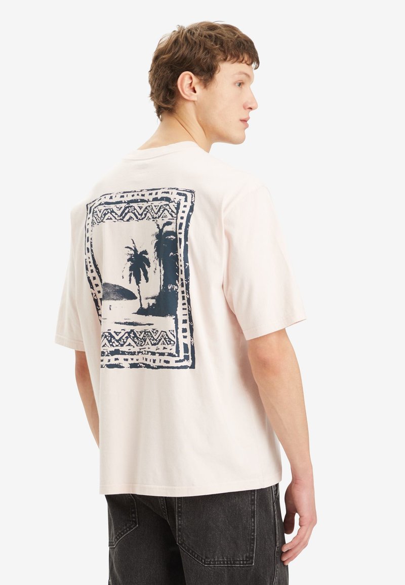 Levi's® - HALF SLEEVE TEE - Potiskana majica - potpourri, Povečajte