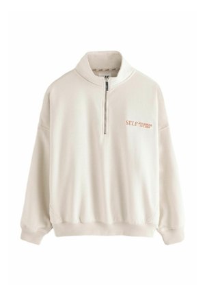 Valge lukuga sviiter, millel on kõrge krae, esiosas oranž brodeeritud "SELF ATHLEISURE EST. 2023" logo. Pehme materjal.