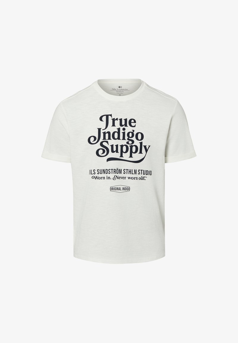 T-shirt blanc en coton à manches courtes avec le texte noir "True Indigo Supply" et un texte plus petit en dessous au centre devant.
