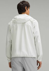 lululemon PACE BREAKER - Löparjacka - vapor