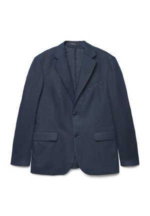 Blazer pour homme bleu marine foncé avec revers crantés, deux boutons sur le devant, poches à rabat et une poche poitrine, posé à plat sur un fond blanc.