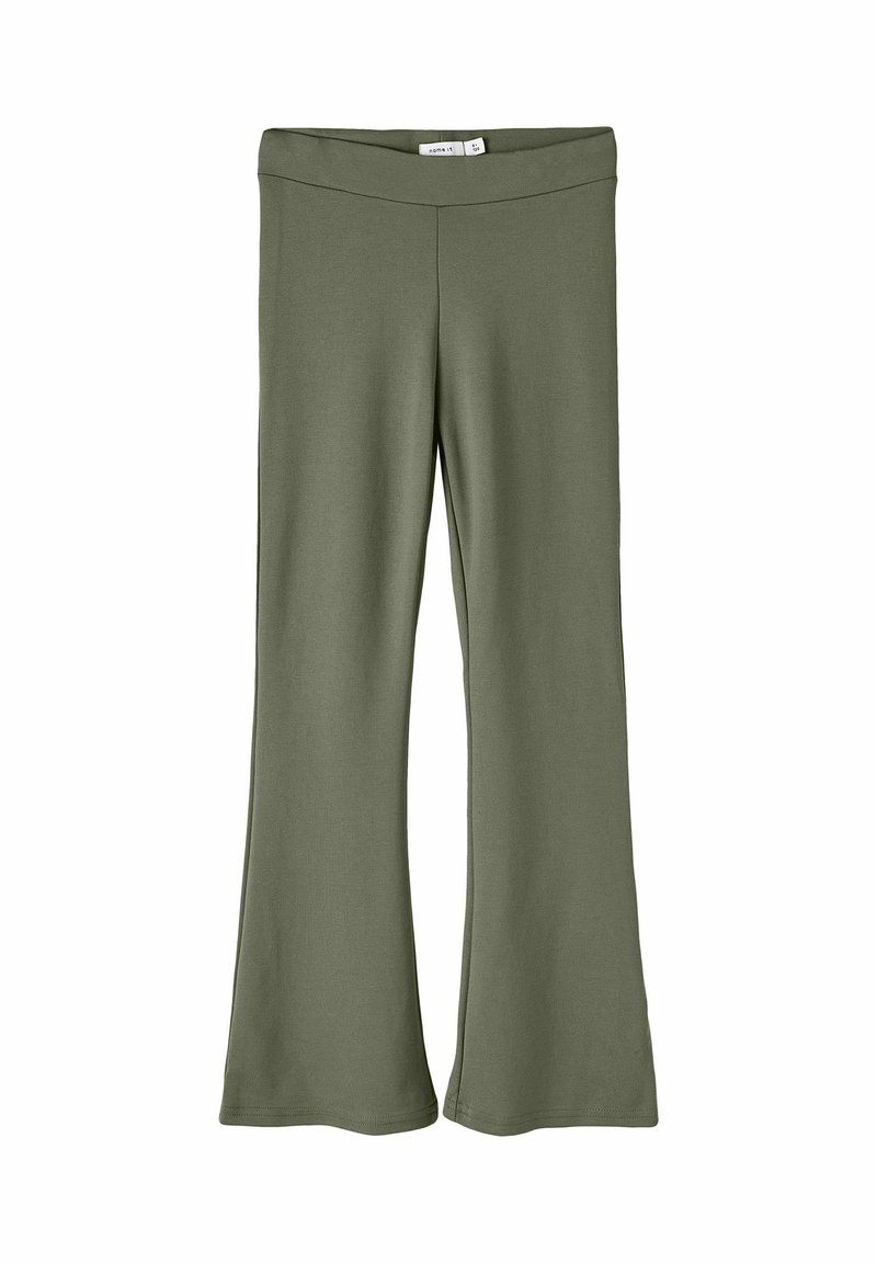 Olijfgroene uitlopende broek gemaakt van zachte, rekbare stof. Kenmerkt zich door een brede tailleband en een gladde textuur, geschikt voor casual draag.