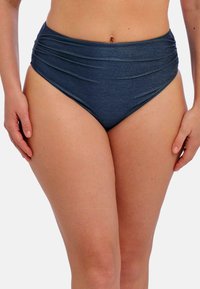 Parte inferior de bañador de talle alto, en color azul marino, con una textura fruncida, fabricada en un material brillante y elástico, que ofrece una cobertura completa y comodidad.