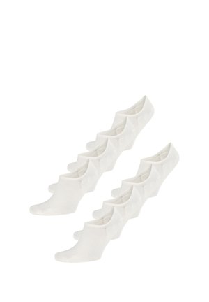 Acht Paare weiße, niedrig geschnittene Knöchelsocken, ordentlich in zwei Reihen auf einem schlichten weißen Hintergrund angeordnet.