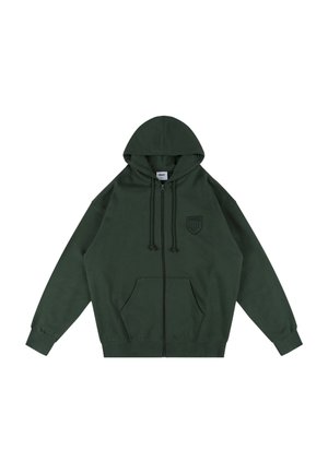 Ciemnozielona bluza z zamkiem, wykonana z miękkiej tkaniny, z kapturem, przednimi kieszeniami oraz małą naszywką z logo na piersi.