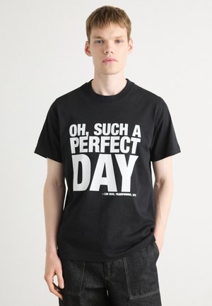 PERFECT DAY TEE - Marškinėliai su spaudiniu - black