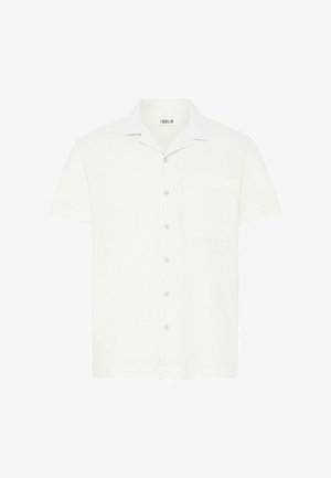 Lühikeste varrukatega, krae ja taskuga valge särk, millel on kontrastne kraedetail ja õrn tekstuur, mis on kinnitatud nööpidega esiotsas.