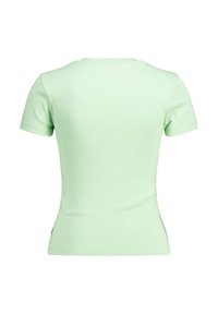 T-shirt vert menthe à manches courtes ; matière en coton doux ; design ajusté ; encolure ronde ; épaules sans coutures ; pas d'étiquettes ou de détails visibles.