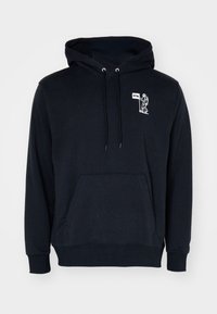 Svart hoodie i en blandning av bomull, med en kenguruficka, dragsko på huvan och vit grafisk design på bröstet.
