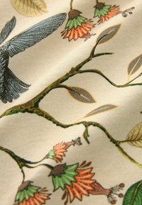 Next STANDARD - Polotričko - neutral floral
