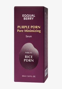 Fioletowe opakowanie serum z złotym tekstem. Zawiera teksturowaną, owalną grafikę oznaczoną jako "RICE PDRN". Zawiera 30 ml i wyświetla szczegóły produktu z boku.