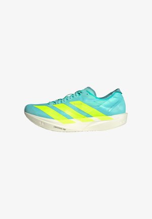 Zapatilla de correr ligera en turquesa con rayas amarillas brillantes. Parte superior de malla, media suela blanca etiquetada "LIGHTSTRIKE PRO" y acentos texturizados.