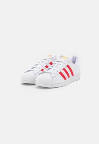 adidas Originals SUPERSTAR  - Sportbačiai - footwear white/better scarlet/gold metallic