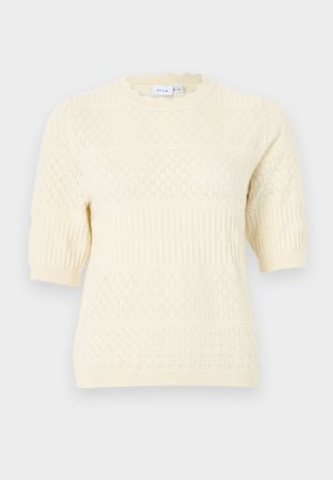 Pull en maille crème avec manches courtes, motifs en losange texturés, et finitions côtelées aux ourlets et aux manches.