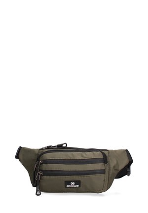 Marsupio in tessuto verde oliva con tre tasche frontali con cerniera e tracolla nera regolabile, etichettato con una piccola patch logo bianco e nero.