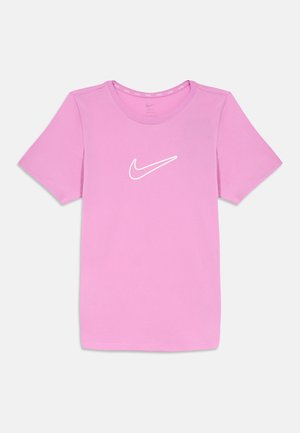 Ružové tričko s krátkym rukávom a okrúhlym výstrihom, na prednej strane v strede biely logo Nike Swoosh.