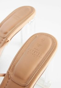 Next FOREVER COMFORT BLOCK- REGULAR FIT - Mules med hæl - clear
