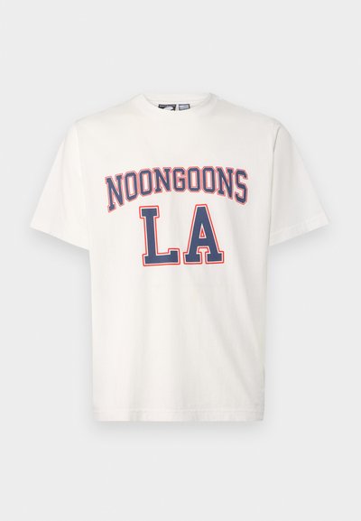 Noon Goons HOMEFIELD ADVANTAGE - Triko s potiskem - white