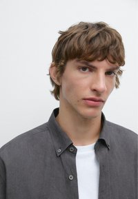Massimo Dutti REGULAR FIT FLOWING GARMENT - Overhemd - grey