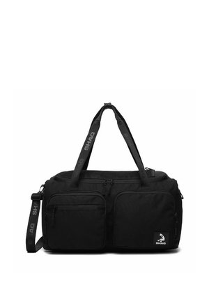 Schwarze Duffel-Tasche mit zwei vorderen Reißverschlusstaschen, zwei Griffen und einem verstellbaren Schulterriemen mit Shaq-Logo.