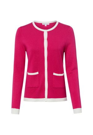 Rosa Knopf-Strickjacke mit weißem Besatz am Kragen, vorne, an den Bündchen, am Saum und an den Taschenrändern, mit zwei Vordertaschen.