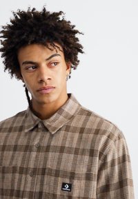 Converse HOLIDAY BUTTON DOWN WARM  - Ing - classic taupe