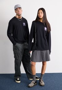 Salomon DIGITAL SWAMP TEE UNISEX - Μπλούζα με μακριά μανίκια - deep black