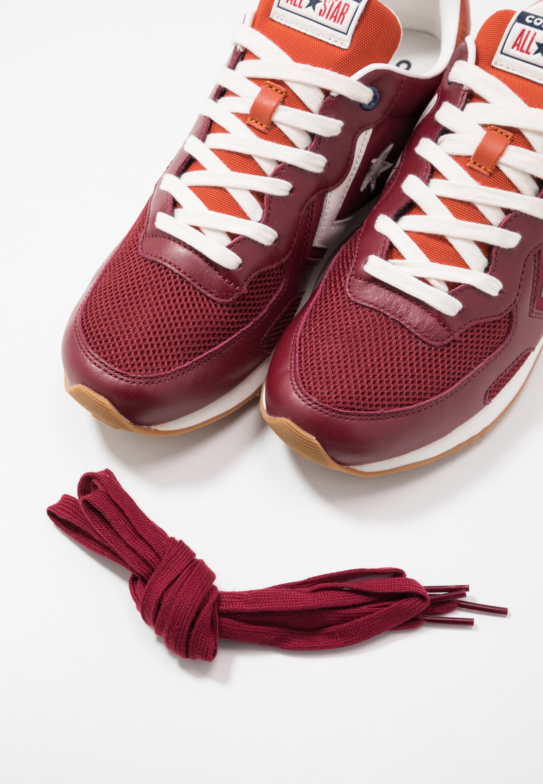 converse thunderbolt trainers