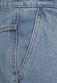 Brave Soul BURROW - Jeansshorts - light blue wash