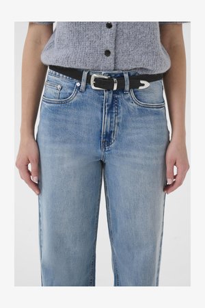 Light blue high-waisted jeans made of denim, featuring a straight leg, faded wash, and a black belt with a silver buckle.