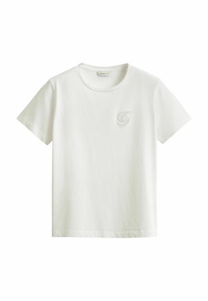 Witte korte mouwen T-shirt met ronde hals en klein geborduurd logo op de linkerborst, getoond tegen een effen achtergrond.