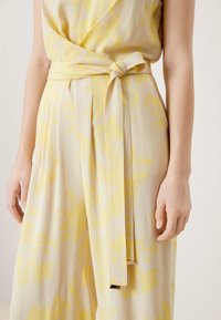 s.Oliver BLACK LABEL Mono - light yellow